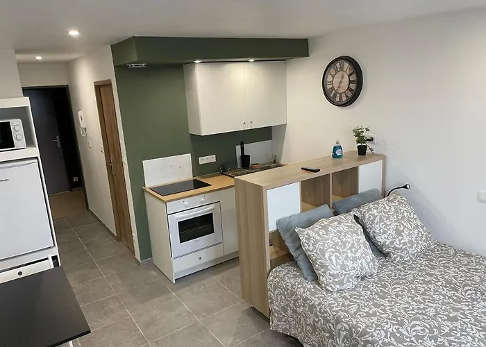 Vue Sur Classe 3 Etoiles, Кале